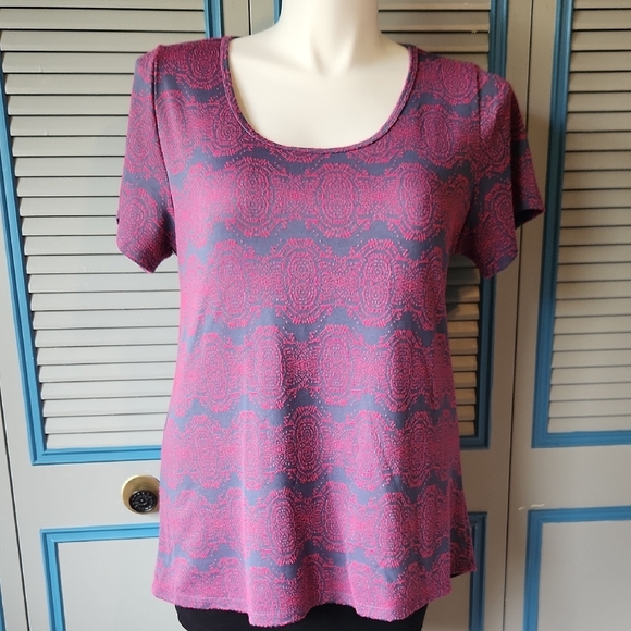 LuLaRoe Tops - LuLaRoe Grey & Pink Scoop Neck Top